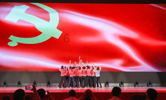 深蹲是“王牌”动作,每天晚上坚持深蹲,身体或许会出现3个变化